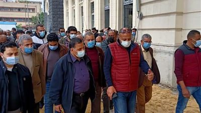 رئيس هيئة السكة الحديد في زيارة لمحطة مصر بالإسكندرية لتفقّد ومتابعة انتظام سير العمل