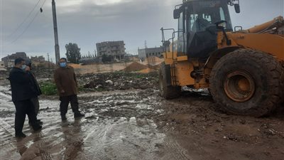 محافظ كفر الشيخ يرفع درجة الطوارئ بسبب سقوط الأمطار (صور)