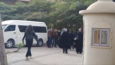 وصول جثمان صفوت الشريف إلى مسجد حسن الشربتلي بالقاهرة الجديدة (صور)