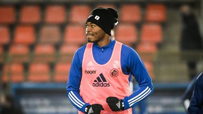 مدافع ستراسبورج يصدم ليفربول ويُحدد وجهته المقبلة