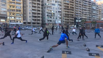 رغم الفيضة الكبرى.. السكندريون يتحدون الطقس ويمارسون الرياضة على الكورنيش (صور)