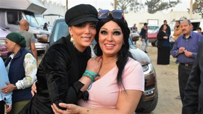 فيفي عبده لحورية فرغلي: 