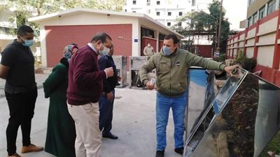 جامعة سوهاج تكرم فني تكييف لإعادة تشغيل 11 كولدير بتكلفة بسيطة (صور)