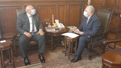 وزير الزراعة يبحث مع 