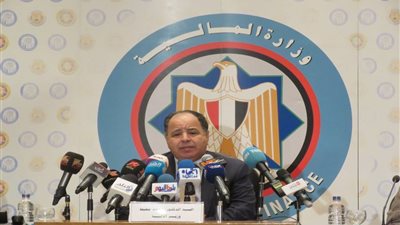 الجمارك تتراجع عن طلب التفويض من الشهر العقاري لإخراج البضائع