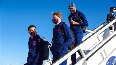 وصول برشلونة لإشبيلية استعدادًا لنهائي السوبر الإسباني (صور)