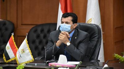 وزير الرياضة يحفز لاعبي المنتخب قبل مواجهة مقدونيا بمونديال اليد