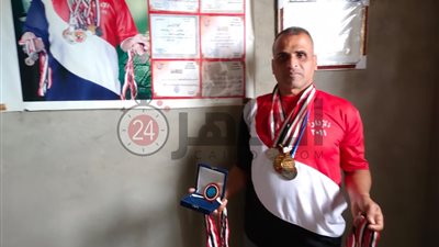 بطل الجمهورية في ألعاب القوى: ساكن في عشة فراخ.. وبعت ميدالياتي عشان أعيش (صور وفيديو)