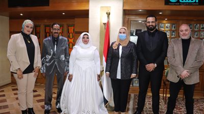 بعد استقبالها لهما.. وزيرة التضامن عن فرح 