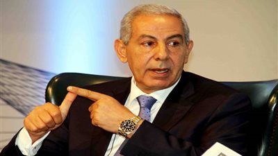 وزير الصناعة الأسبق: ماكينات مصنع الحديد والصلب تقادمت ولا بديل لها