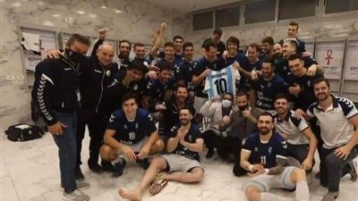 كأس العالم لكرة اليد.. منتخب الأرجنتين يحتفل بمارادونا