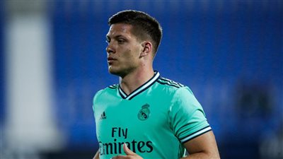 بسبب يوفيتش.. فرانكفورت يسخر من زيدان وجماهير ريال مدريد