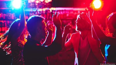 استعجال التحريات حول واقعة إلقاء زجاجة مولوتوف على ملهى ليلي بالعجوزة