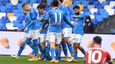 نابولي يضرب فيورنتينا بسداسية في الدوري الإيطالي