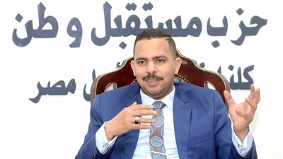 يخفون المعلومات.. زعيم الأغلبية بمجلس النواب ينتقد أداء المحافظين