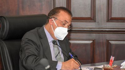 محافظ الإسكندرية: بدء تنفيذ مشروع مترو أبو قير قريبًا.. والترام تراث نسعى للحفاظ عليه 