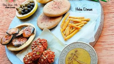 اكتشفت موهبتها بعد سن العشرين.. هبة ناصر تبدع في فن المصغرات بفضل ابنتها (صور)