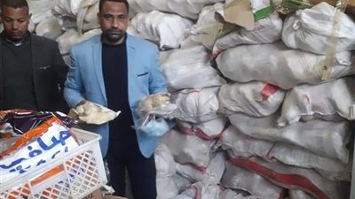 ضبط 16 طن أغذية غير صالحة للاستخدام الآدمي بأسيوط