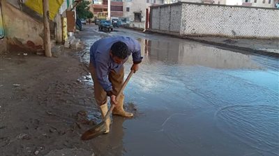 لليوم الثاني على التوالي.. كسح مياه الأمطار بمراكز البحيرة وتحسن ملحوظ في الطقس (صور)