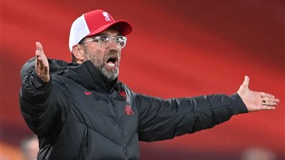 كلوب يُعدد أسباب الاعتماد على هندرسون وفابينيو في الدفاع