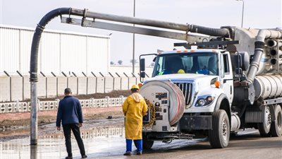 ميناء دمياط يعلن حالة الطوارئ لمواجهة سوء الأحوال الجوية 