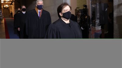 دخول قضاة المحكمة العليا الأمريكية لحفل تنصيب بايدن