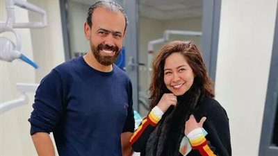 شاهد شيرين عبد الوهاب بدون مكياج مع طبيبها