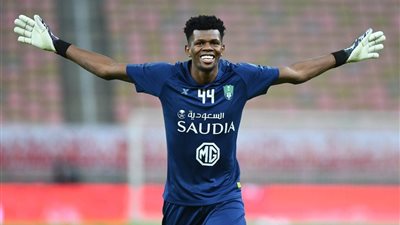 تطورات إصابة حارس الأهلي السعودي.. وحسم موقفه من المشاركة