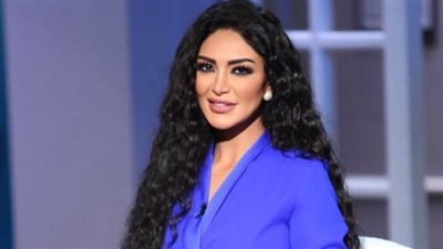 إصابة الإعلامية سالي عبد السلام بحرق في الرقبة (صور)