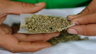 ضبط عنصر إجرامي بحوزته مخدرات بقيمة مليوني جنيه بأكتوبر 