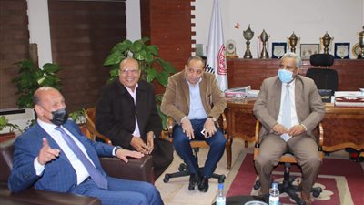 السفير العراقي بالقاهرة: سعيد بزيارة الزمالك صاحب الشعبية الكبيرة في بلادنا