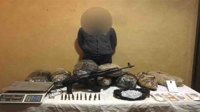 سقوط هارب من 21 قضية 