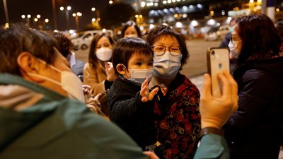 الصين تفرض إغلاقًا على هونج كونج لمدة يومين بسبب ارتفاع إصابات كورونا