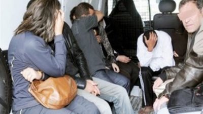 رئيس تمريض مستشفى حكومي ومسؤول بمدرسة يتزعمون شبكة دعارة داخل غرفة العزل (تفاصيل ومستندات)