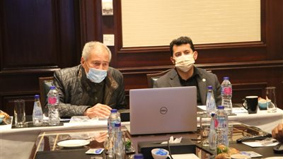 وزير الرياضة لمديري الصالات: 