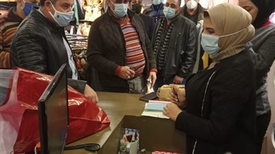 ​​​​​​​أبزرها بيت الجملة وكارفور .. حي العجمى يشن حملة مكبرة ويغلق 10 محال تجارية