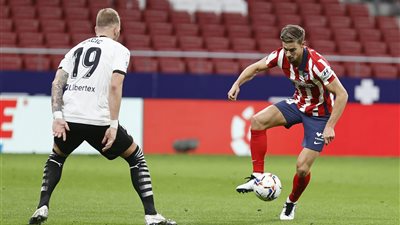 أتلتيكو مدريد يضرب فالنسيا بثلاثية وينفرد بصدارة الليجا