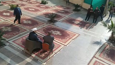 محمود ياسين التهامي يصل مسجد 