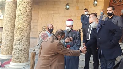 عمرو خالد يصل 