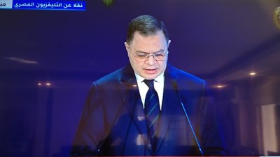 هدية تذكارية من وزير الداخلية للرئيس السيسي في الاحتفال بعيد الشرطة