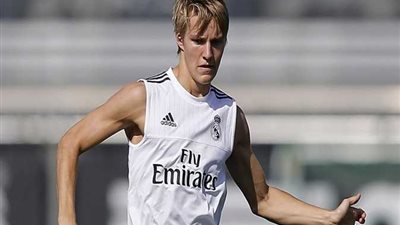 مدرب سوسيداد عن أوديجارد: كان قريبًا.. ومكالمة أرتيتا قلبت الطاولة