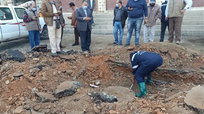 هبوط أرضي مفاجئ بطريق 