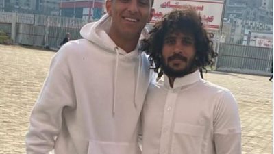 عبد الله جمعة يظهر بالجلباب قبل مران الزمالك (صورة)