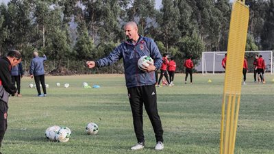 طارق سليمان: مواجهة بيراميدز والأهلي قوية.. وقرار إعادة الحراس الأجانب سيضر الكرة المصرية