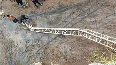 بعد شكوى الأهالي.. سقوط برج اتصالات هوائي على منزل بقرية كوم اشو بالبحيرة