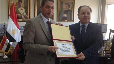 رئيس الضرائب: العاملون يتحملون مسئوليات تعزيز الحوكمة وتحصيل حق الدولة