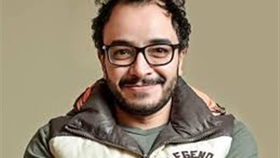 حسام داغر يهدي كتابه الجديد 