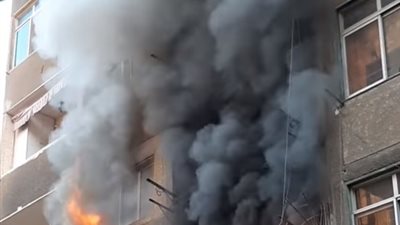 لحظة اشتعال النيران في شقة بالمرج (فيديو)