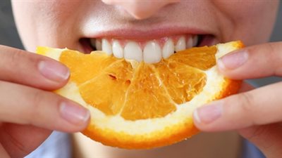 يزيد الوزن.. ماذا يحدث لجسمك عند تناول البرتقال؟ 