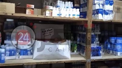 ضبط 22 ألف سرنجة وكمامة مجهولة المصدر بمركز مستلزمات طبية غير مرخص بالبحيرة 
